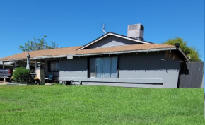 Orangewood & 51Ave Homestay - Not a Hotel